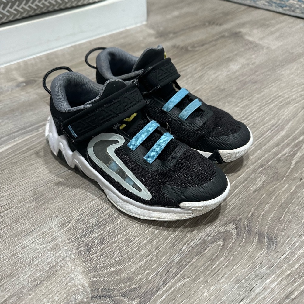 Boys sneakers